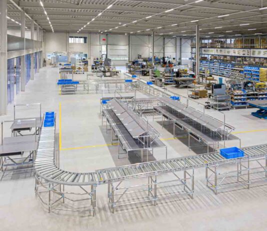 Zwaartekracht of aangedreven rollenbaan voor procesoptimalisatie in jouw magazijn